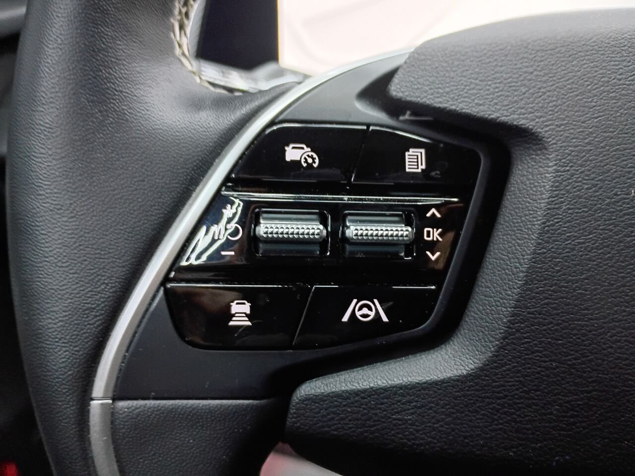 2024 Kia EV6 Red Blainville - photo #23