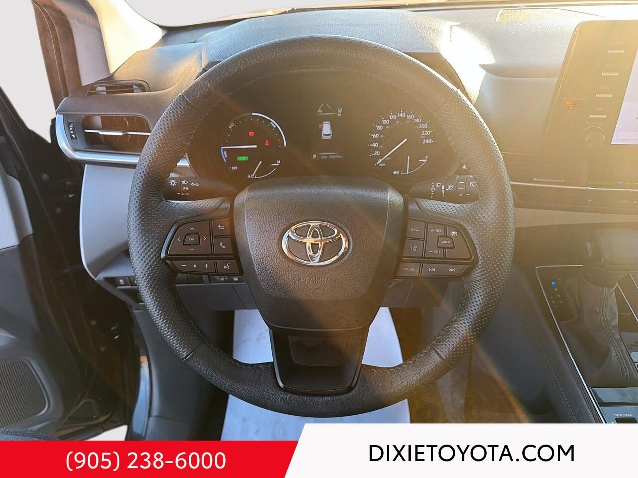 2023 Toyota Sienna HYBRID LE AWD / HEATED SEATS / TOYOTA SAFETY SENSE / CARPLAY AND ANDROID AUTO Black Mississauga - photo #10