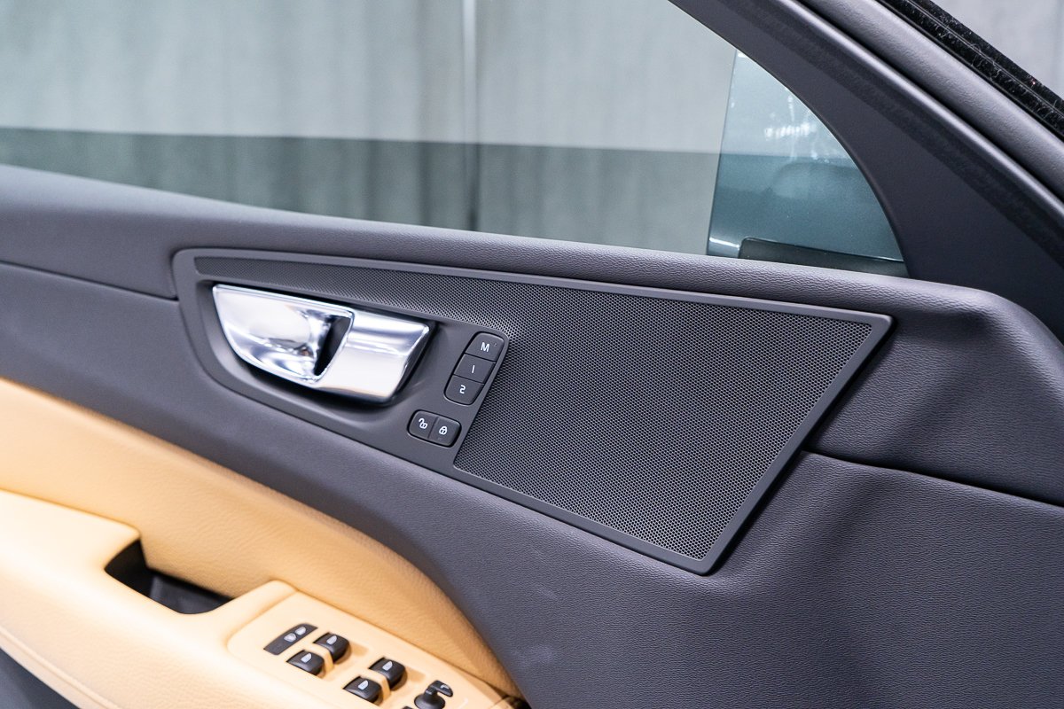 2020 Volvo XC60 T6 MOMENTUM PLUS Grey Montreal - photo #14