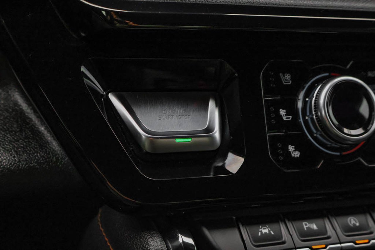 2022 GMC Sierra 1500 4WD Crew Cab 147 AT4 Black Sherwood Park - photo #23