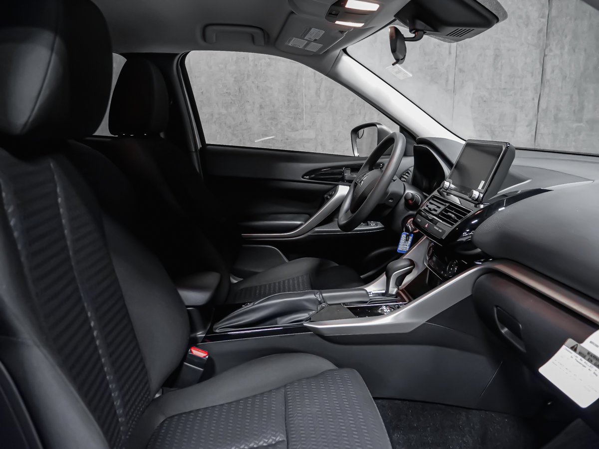 Mitsubishi Eclipse Cross ES 2026 Gris titane métallisé Montréal - photo #17