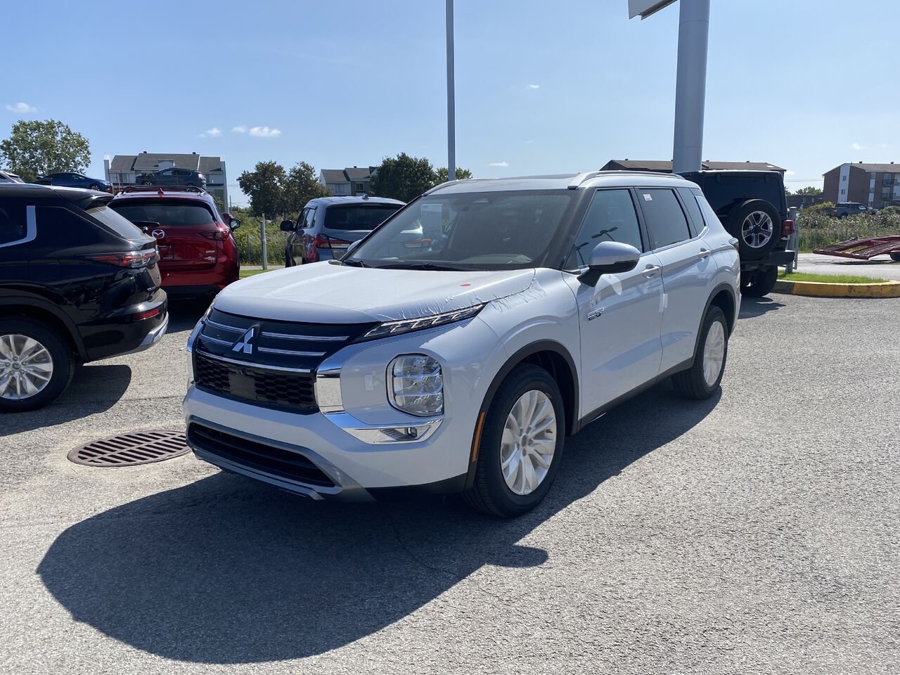 2026 Mitsubishi Outlander Plug-In Hybrid White Diamond Premium Finish Saint-Eustache - photo #1