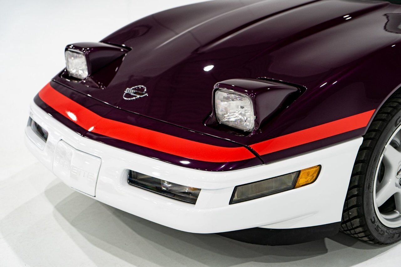 1995 Chevrolet Corvette *PRIX EN USD* RPO Z4Z PACE CAR PRESENTED IN DELIVERY PACKAGING WITH ONLY 192MILES (307KM) FROM NEW White Montreal - photo #51