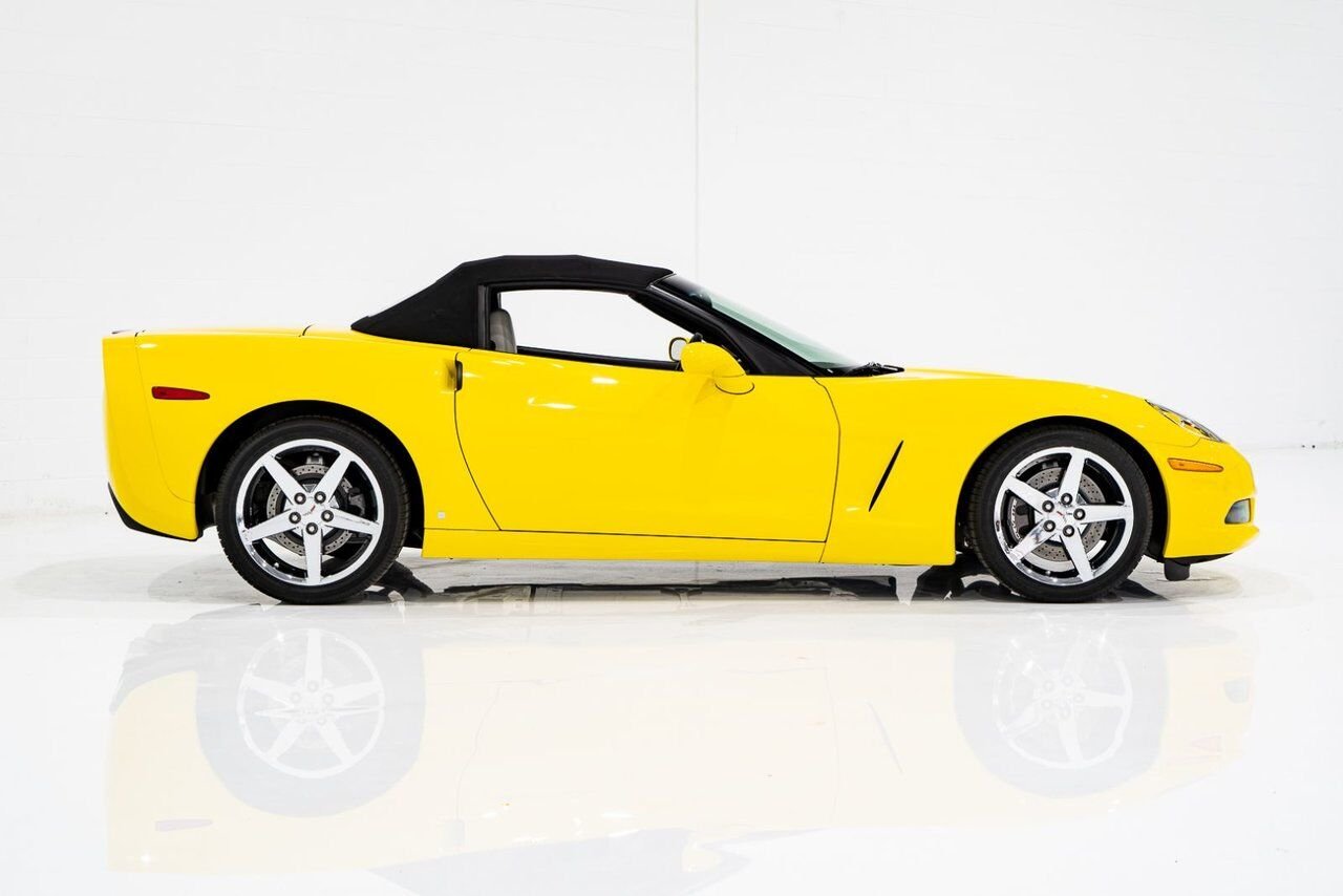 Chevrolet Corvette PRIX EN USD | With Only 900km (563mi) From New With Window Sticker 2008 Jaune Montréal - photo #90