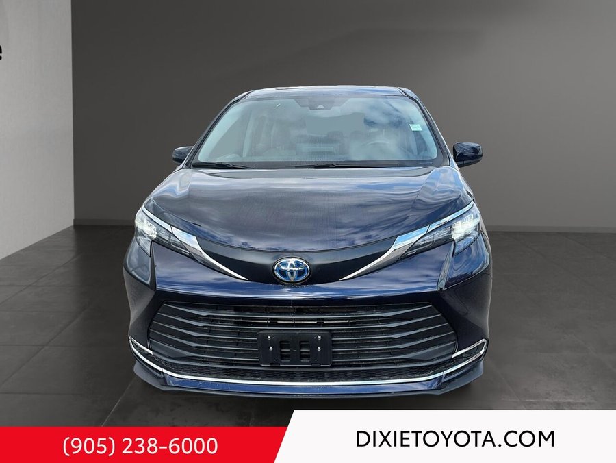 2024 Toyota Sienna HYBRID XLE FWD Blue