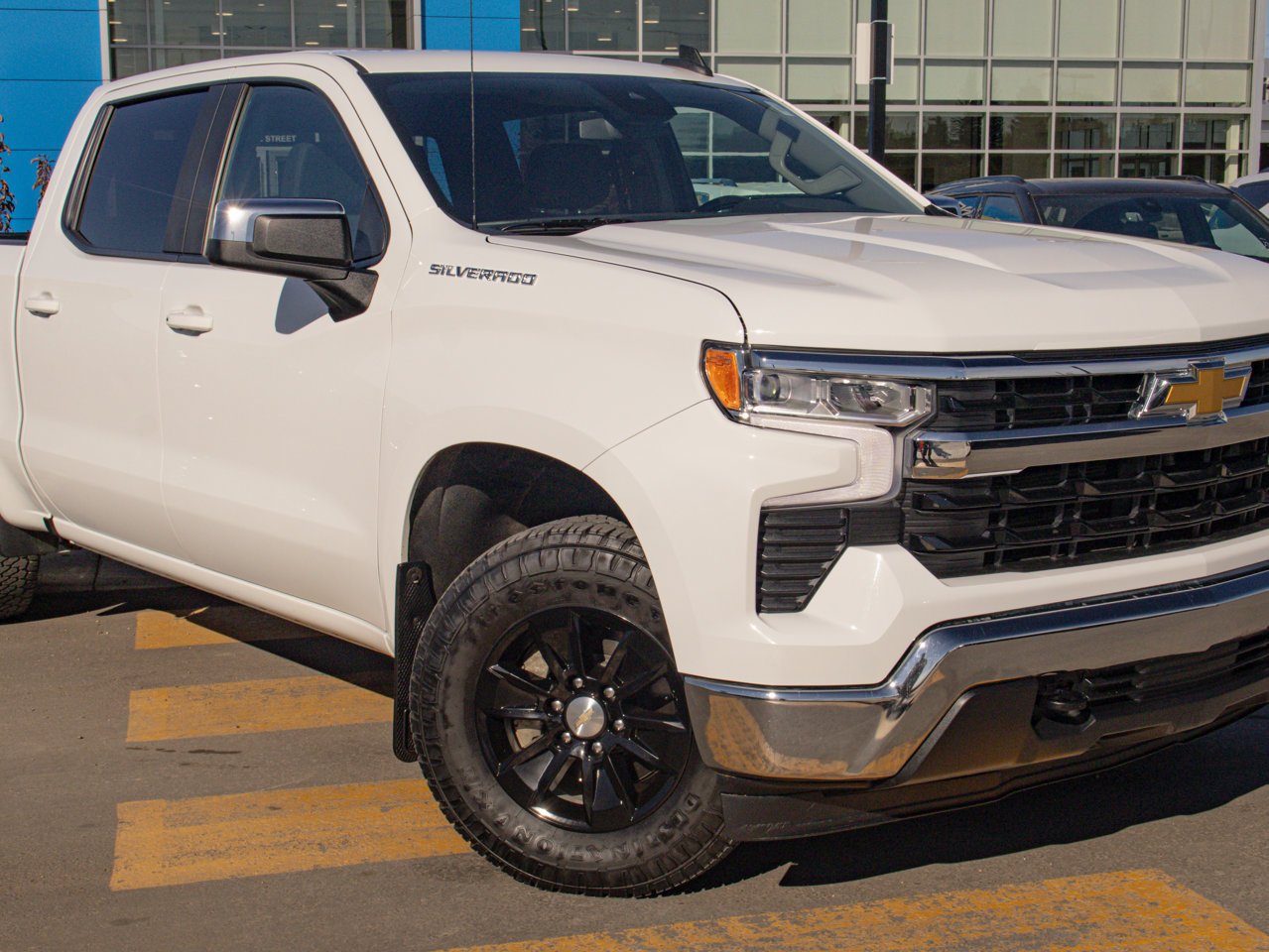 2023 Chevrolet Silverado 1500 4WD Crew Cab 147 LT White Sherwood Park - photo #14
