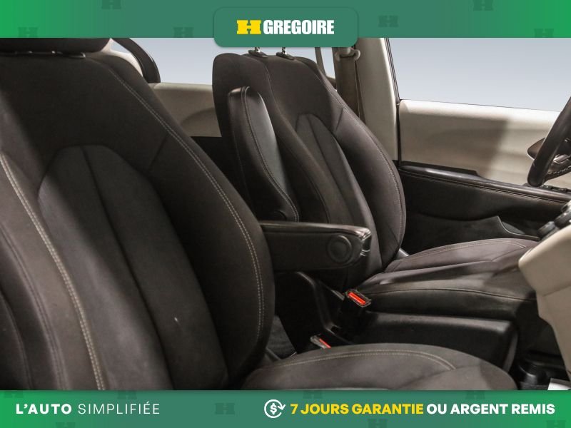 2020 Chrysler Pacifica Grey Saint-Eustache - photo #26