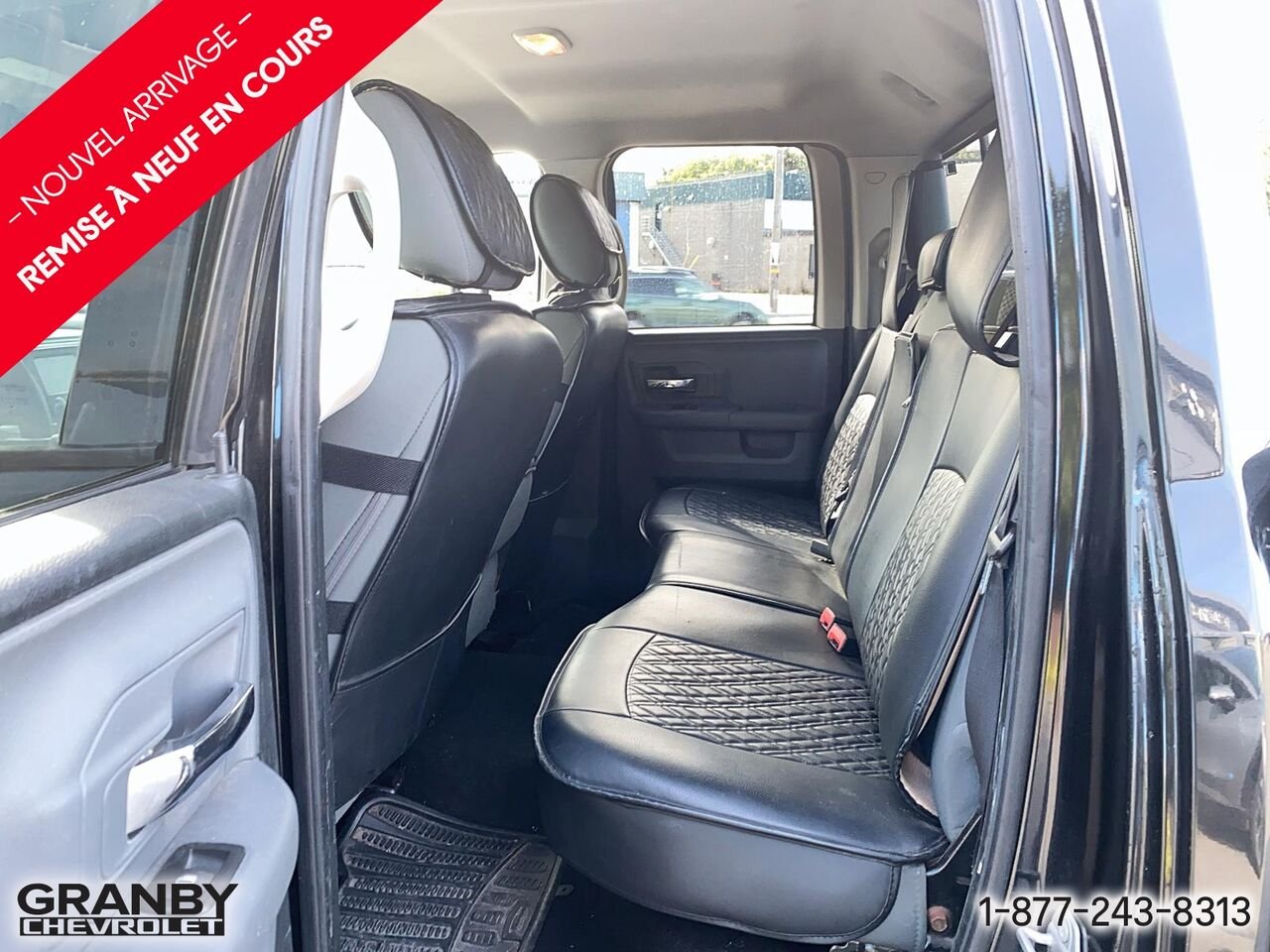 Ram 1500 Cabine quad 4RM, 140,5 po SLT | 27-0112B 2016 Noir Granby - photo #7