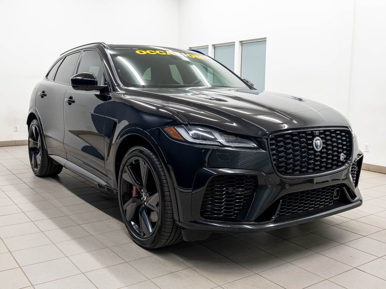 2025 Jaguar F-PACE P575 SVR EDITION AWD V8 *TOIT* NAV SIÈGES VENTIL Black Saint-Jérôme - photo #9