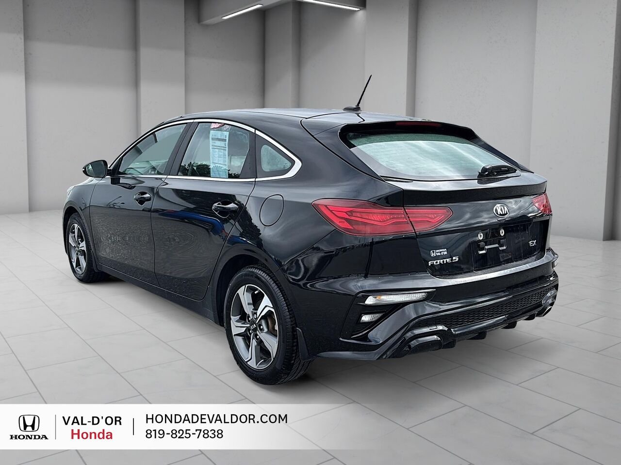 2021 Kia Forte5 EX IVT Black Val-d'Or - photo #3