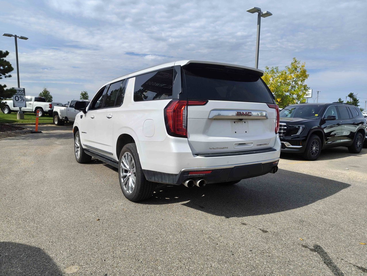 2023 GMC Yukon XL 4WD 4dr Denali White Sherwood Park - photo #4