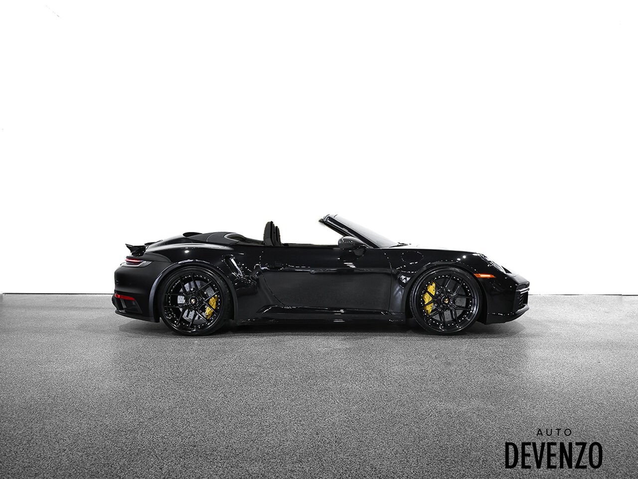 2019 Porsche 911 Black Saint-Eustache - photo #2