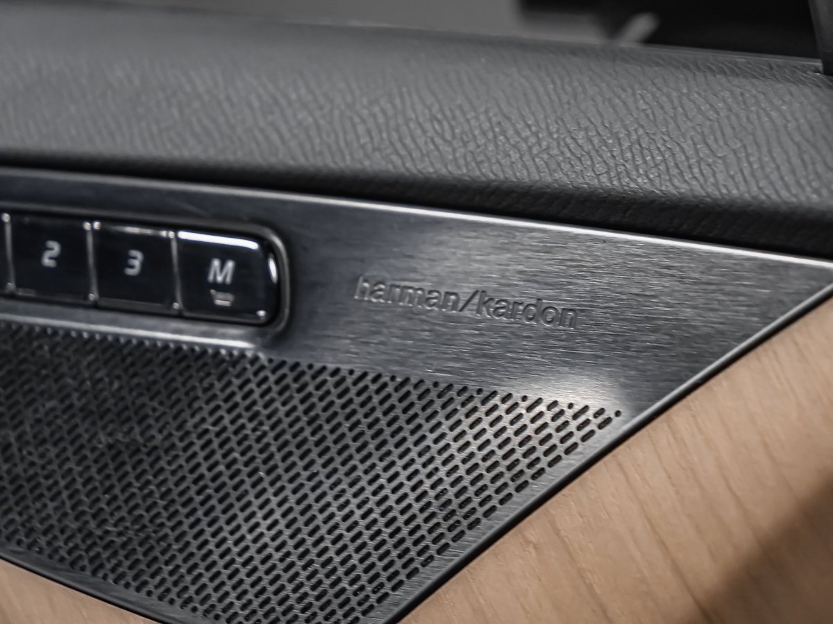 2021 Volvo XC90 T6 MOMENTUM CLIMAT HARMAN KARDON Black Montreal - photo #10
