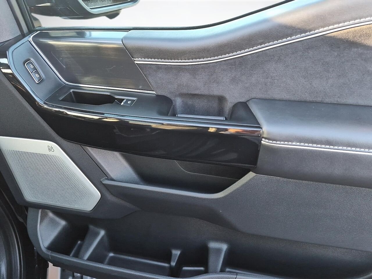 2025 Ford F-150 Lightning Black Saint-Jérôme - photo #10