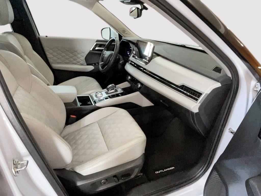 Mitsubishi OUTLANDER 2023 Blanc Mont-Laurier - photo #14