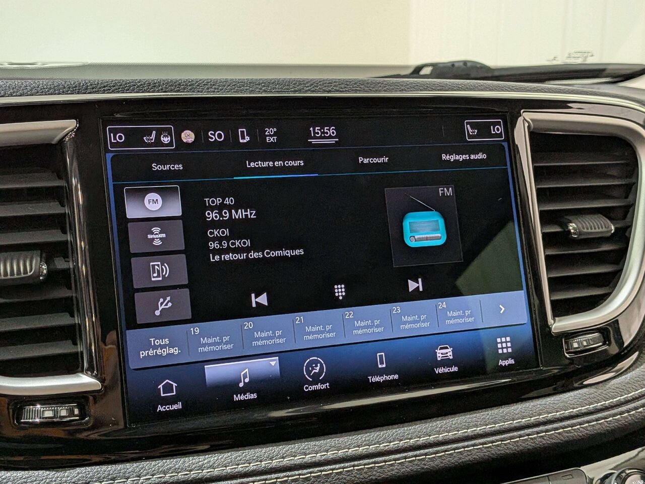 Chrysler Pacifica 2022 Bleu Val-David - photo #23