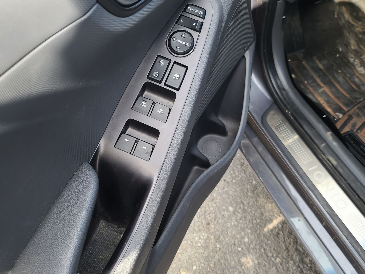 2019 Hyundai Ioniq Electric Grey  - photo #11