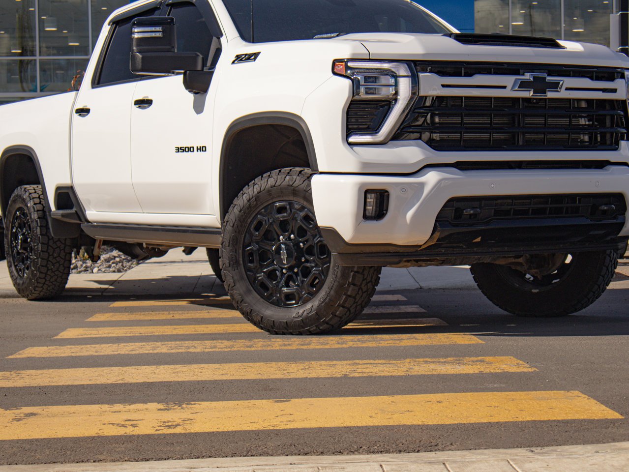 2024 Chevrolet Silverado 3500HD 4WD Crew Cab 159 LTZ White Sherwood Park - photo #5