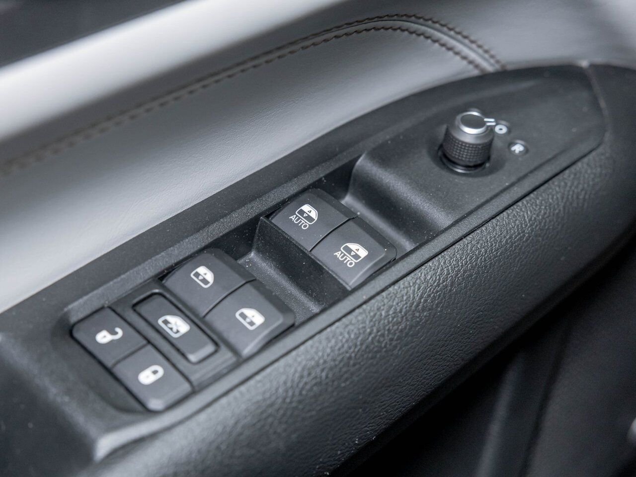 2022 Jeep Compass LIMITED 4X4 *TOIT* NAV CUIR SIÈGES VENTIL ALPINE Granite Crystal Saint-Jérôme - photo #26