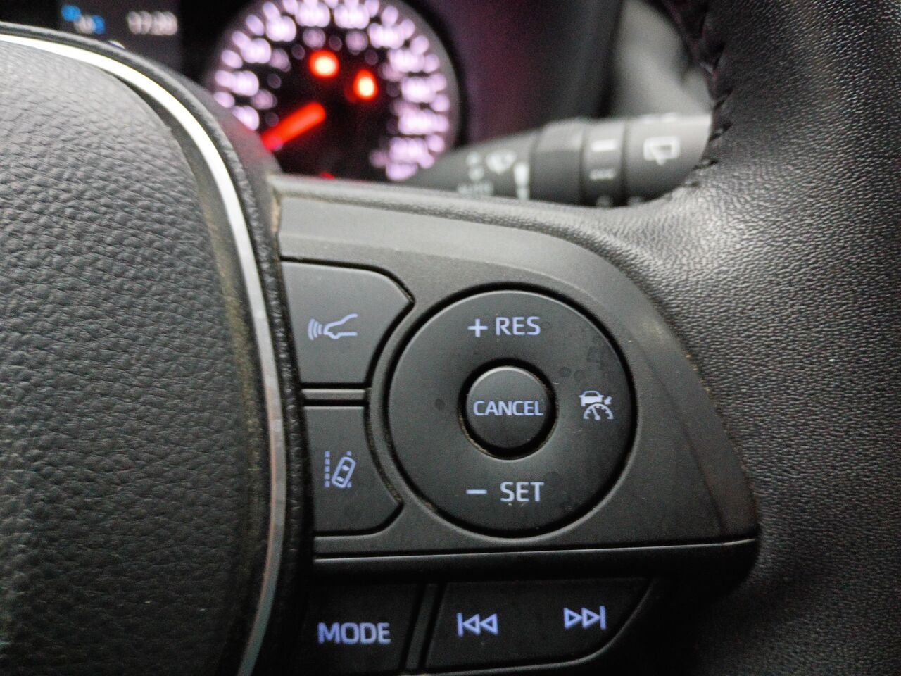 2022 Toyota RAV4 Red Blainville - photo #25