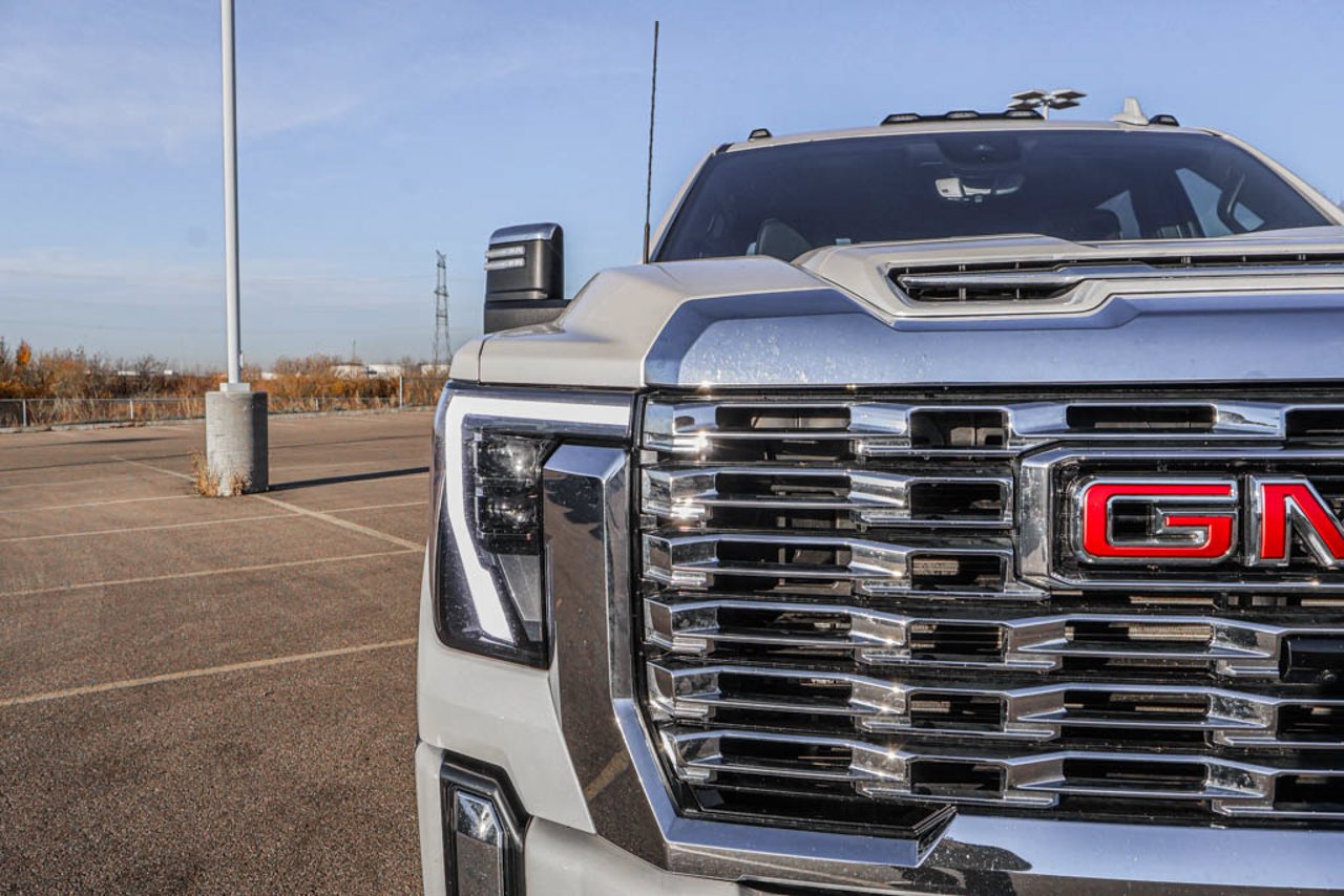 2025 GMC Sierra 3500HD 4WD Crew Cab 159 Denali White Sherwood Park - photo #10