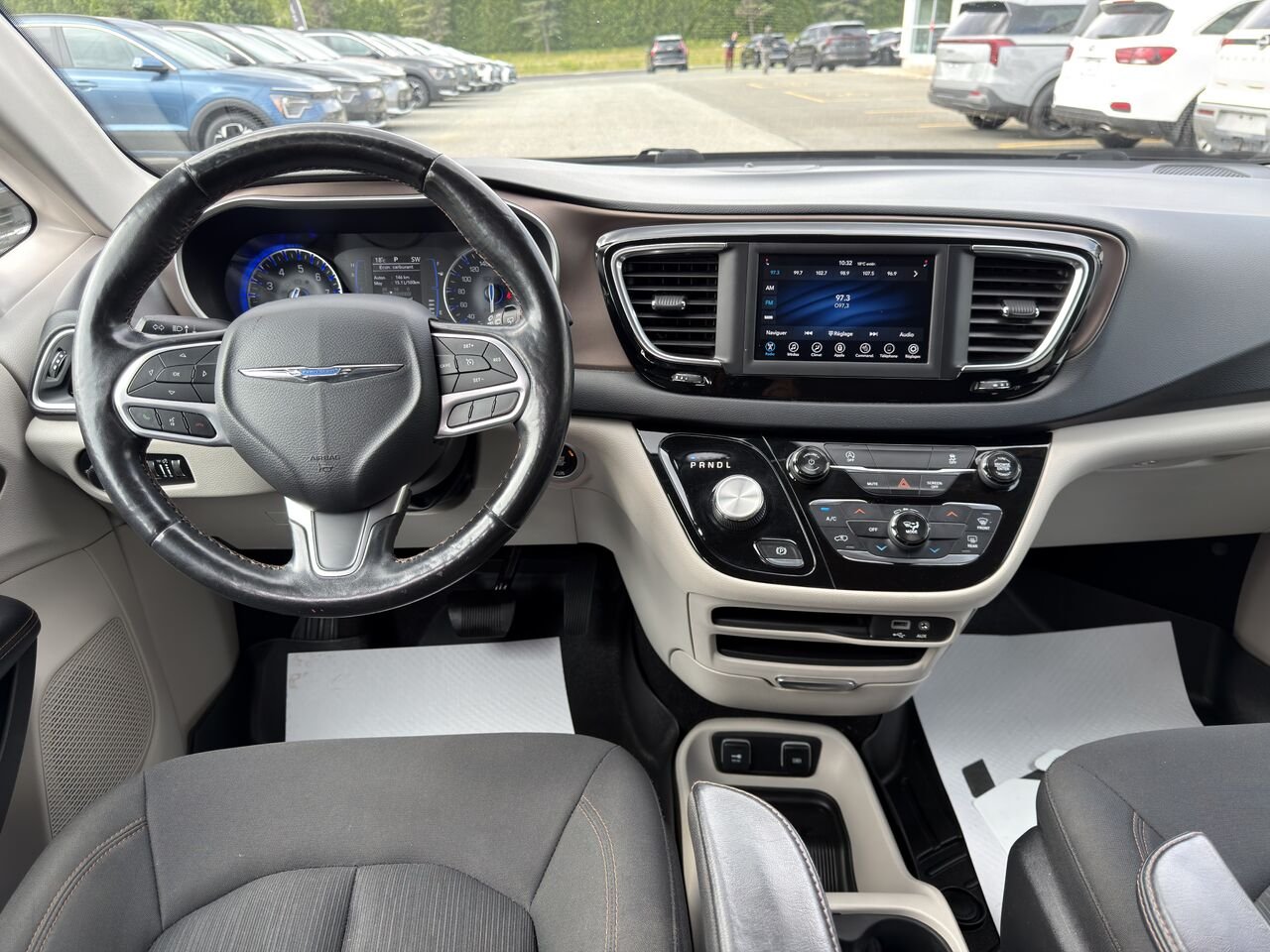 Chrysler Pacifica 2019 Noir Thetford Mines - photo #12