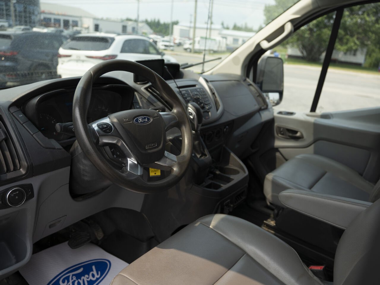 Ford Transit tourisme U03082 | T-150 XL toit bas 130 po porte pivotante côté passager 2018 Blanc Val-d'Or - photo #5