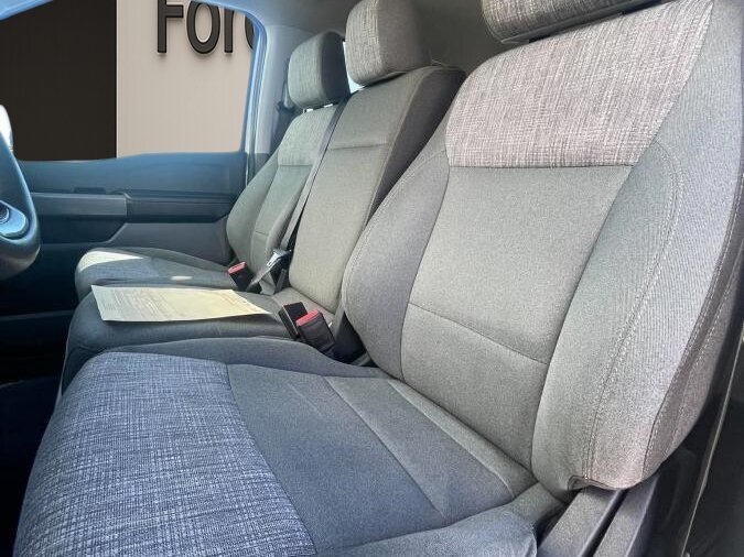 Ford F-150 XLT cabine SuperCrew 4x4 - BOÎTE DE 6,5pi - BAS KILOMÉTRAGE 2023 Argent
