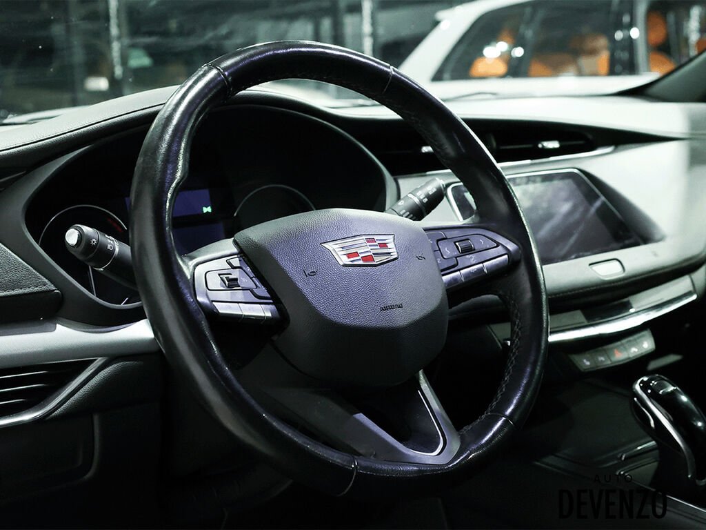 2020 Cadillac XT4 Silver Saint-Eustache - photo #14
