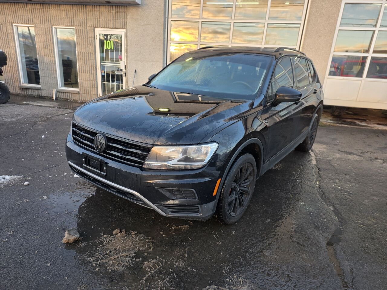 2019 Volkswagen Tiguan Black  - photo #0