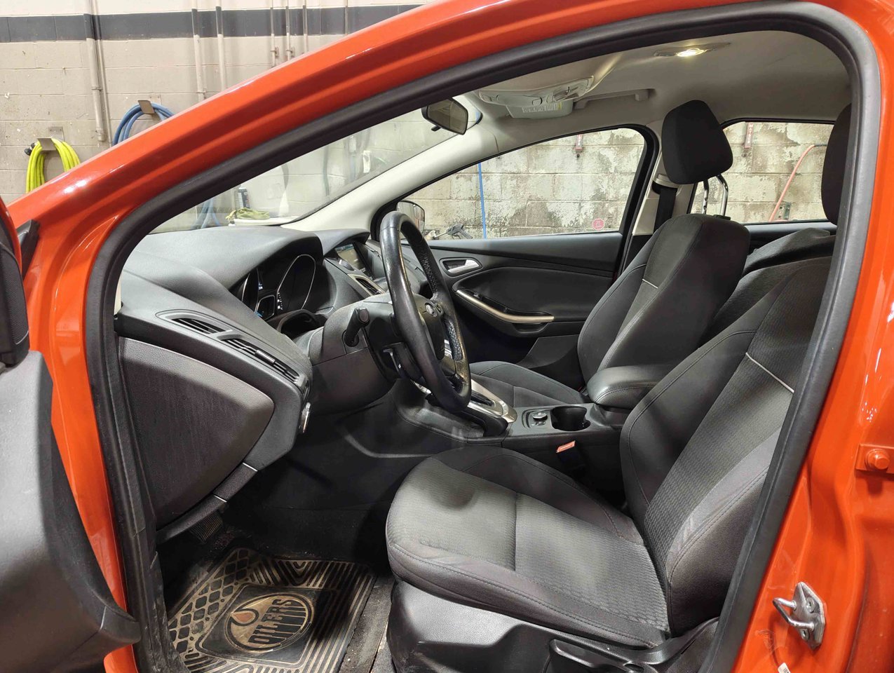 2012 Ford Focus 5dr HB SEL Red Sherwood Park - photo #7