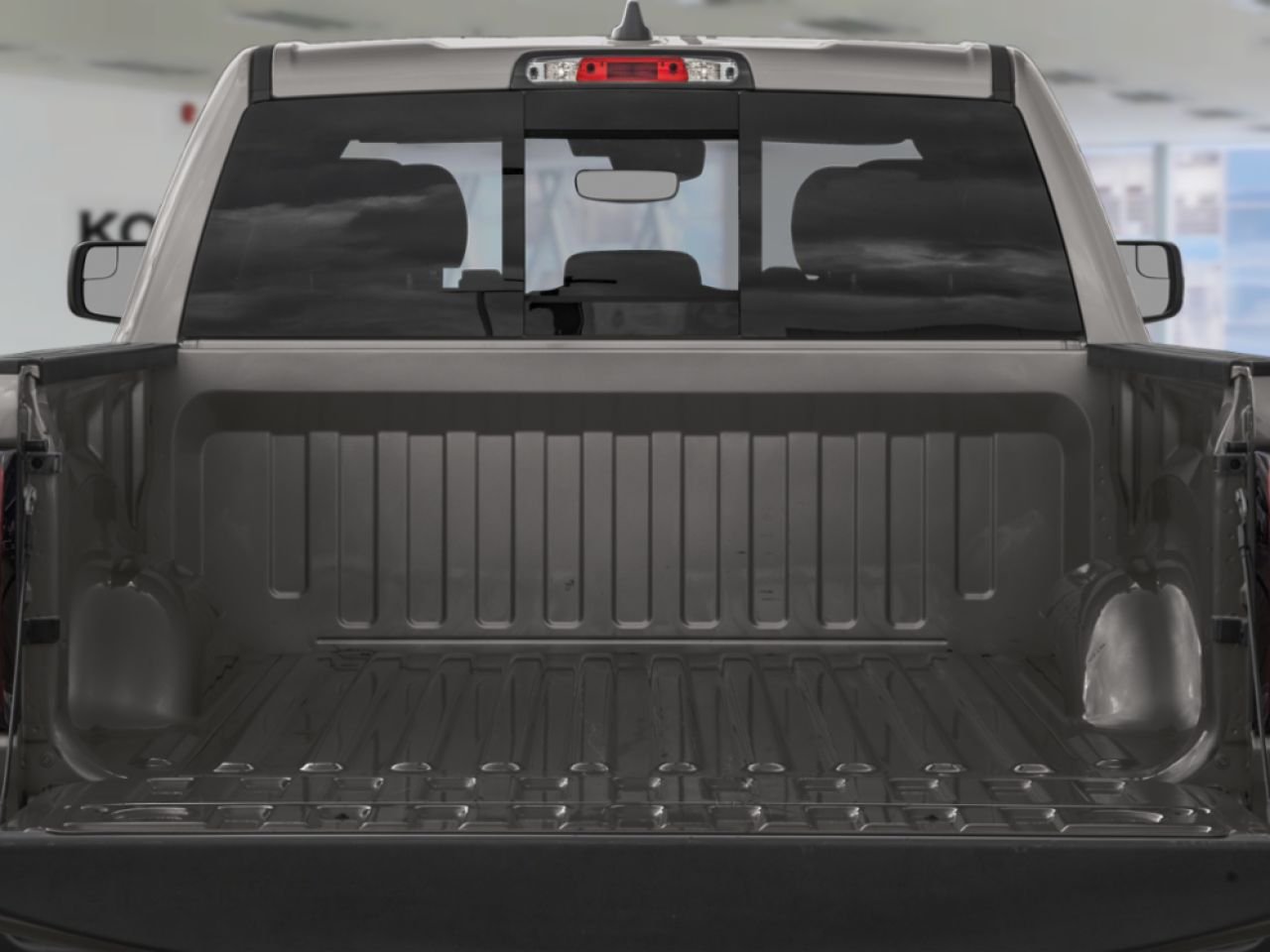 Ram 1500 Express cabine d'équipe 4x4 caisse de 6 pi 4 po 2026 Couche nacrée cristal noir étincelant Ottawa & Gatineau - photo #3