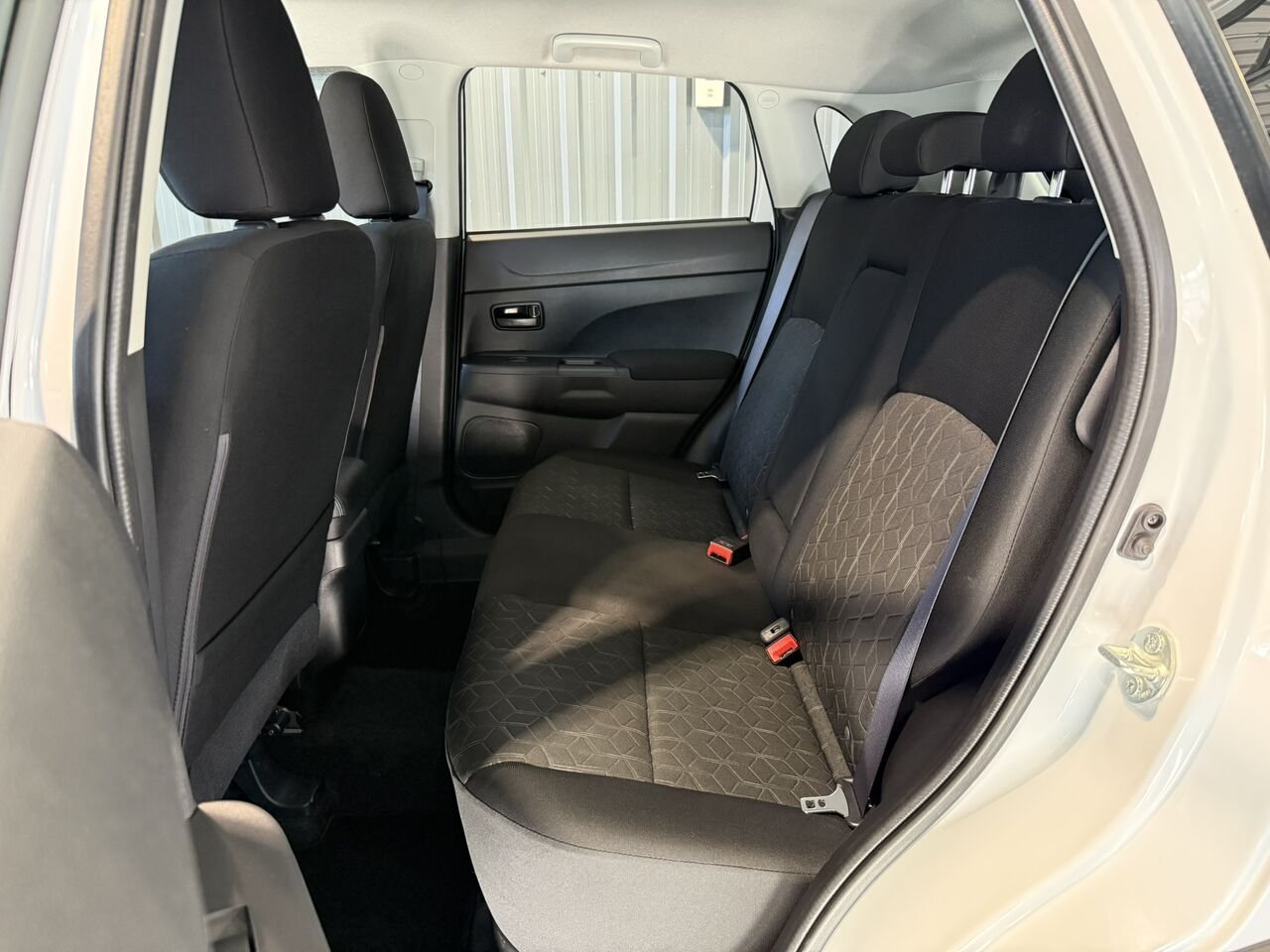 2024 Mitsubishi RVR White Rouyn-Noranda - photo #6