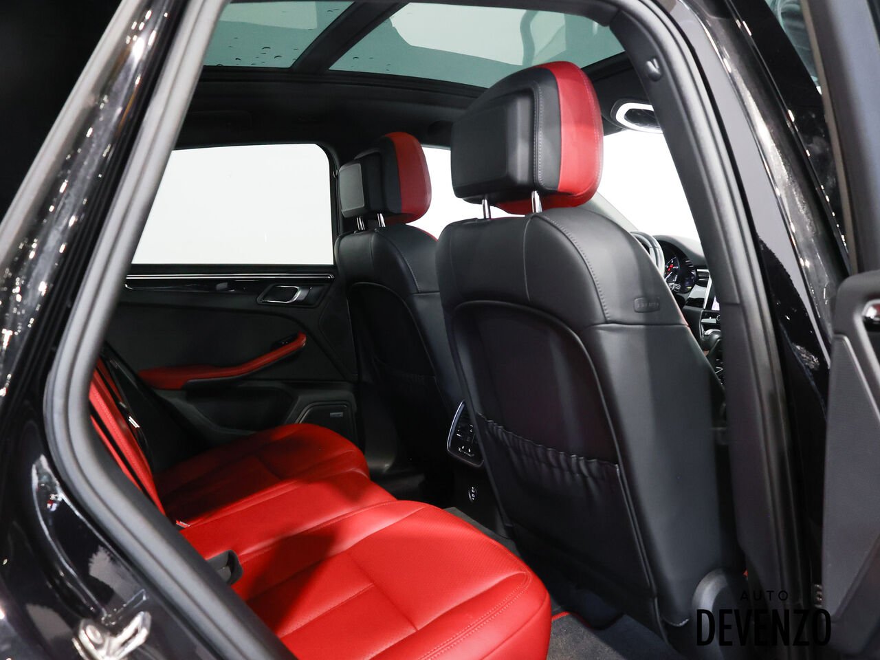 2023 Porsche Macan Black Saint-Eustache - photo #9
