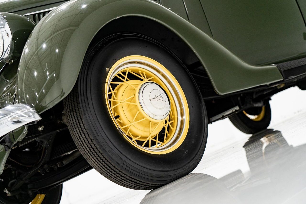 Ford Model 48 Phaeton PRIX EN USD | Beautifully presented in original condition 1936 Vert Montréal - photo #4