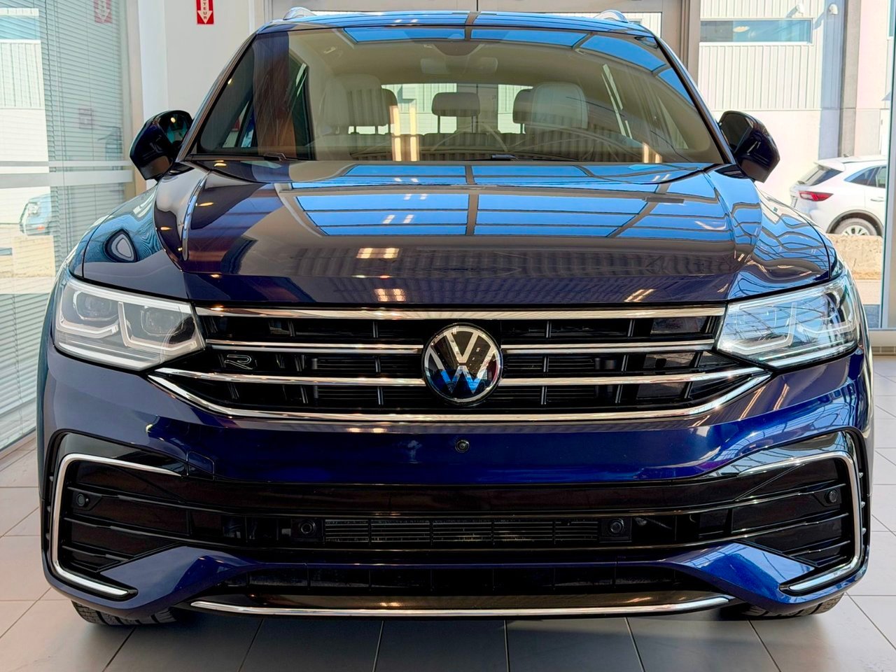 2024 Volkswagen Tiguan Blue Notre-Dame-des-Prairies - photo #6
