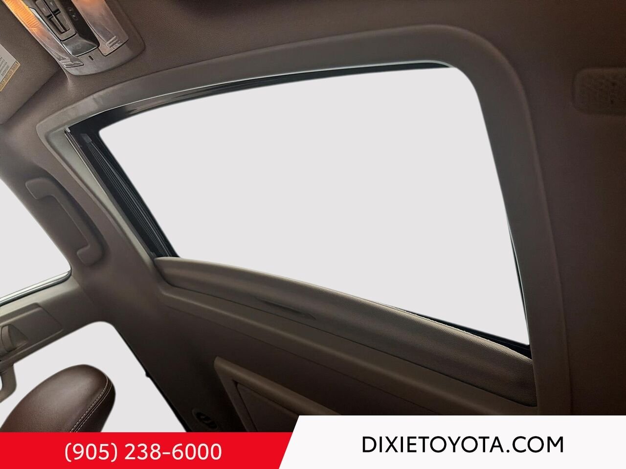 2020 Toyota Sienna LIMITED AWD / CLEAN CARFAX / HEATED SEATS / MOONROOF / ALLOY WHEELS / REAR DVD PLAYER White Mississauga - photo #10