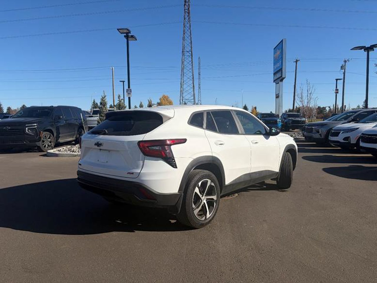2025 Chevrolet Trax FWD 4dr 1RS White Sherwood Park - photo #4