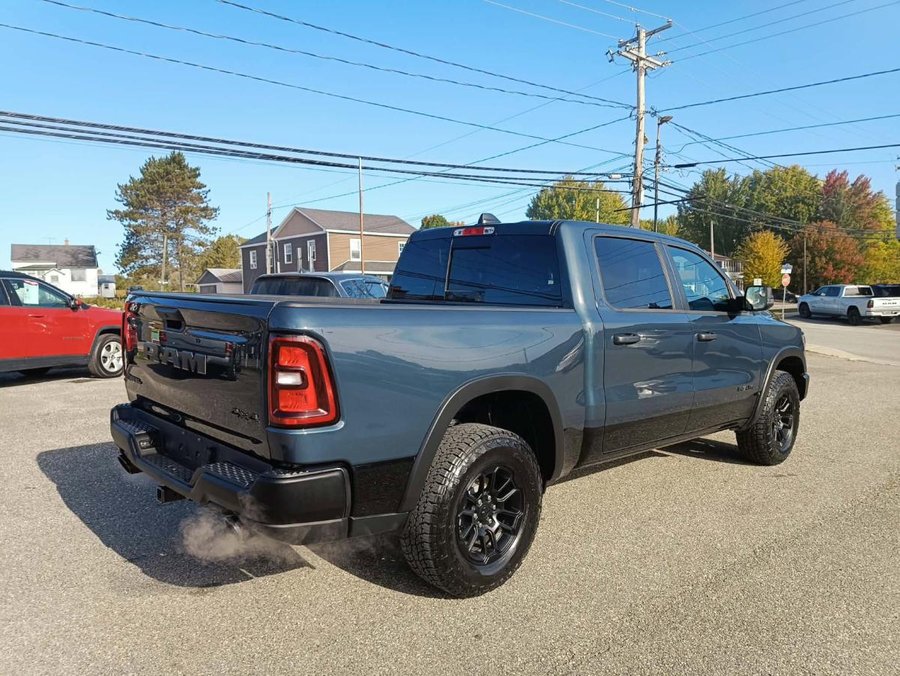 RAM 1500 Rebel cabine d'équipe 4x4 caisse de 5 pi 7 po 2026 Bleu