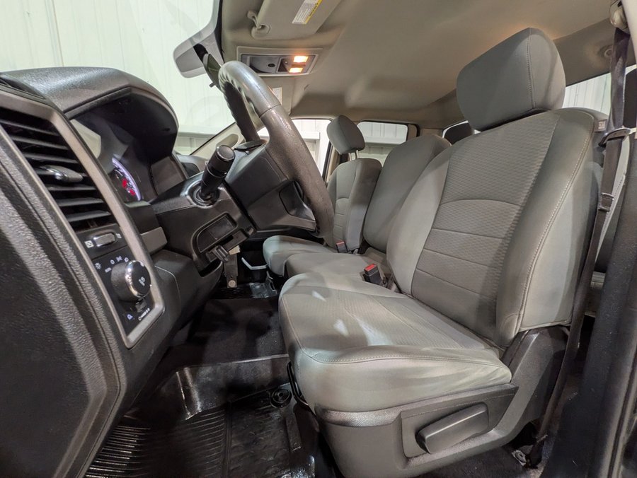 Ram 1500 Express 4x4 Quad Cab 6'4" Box *Ltd Avail* 2018 Noir