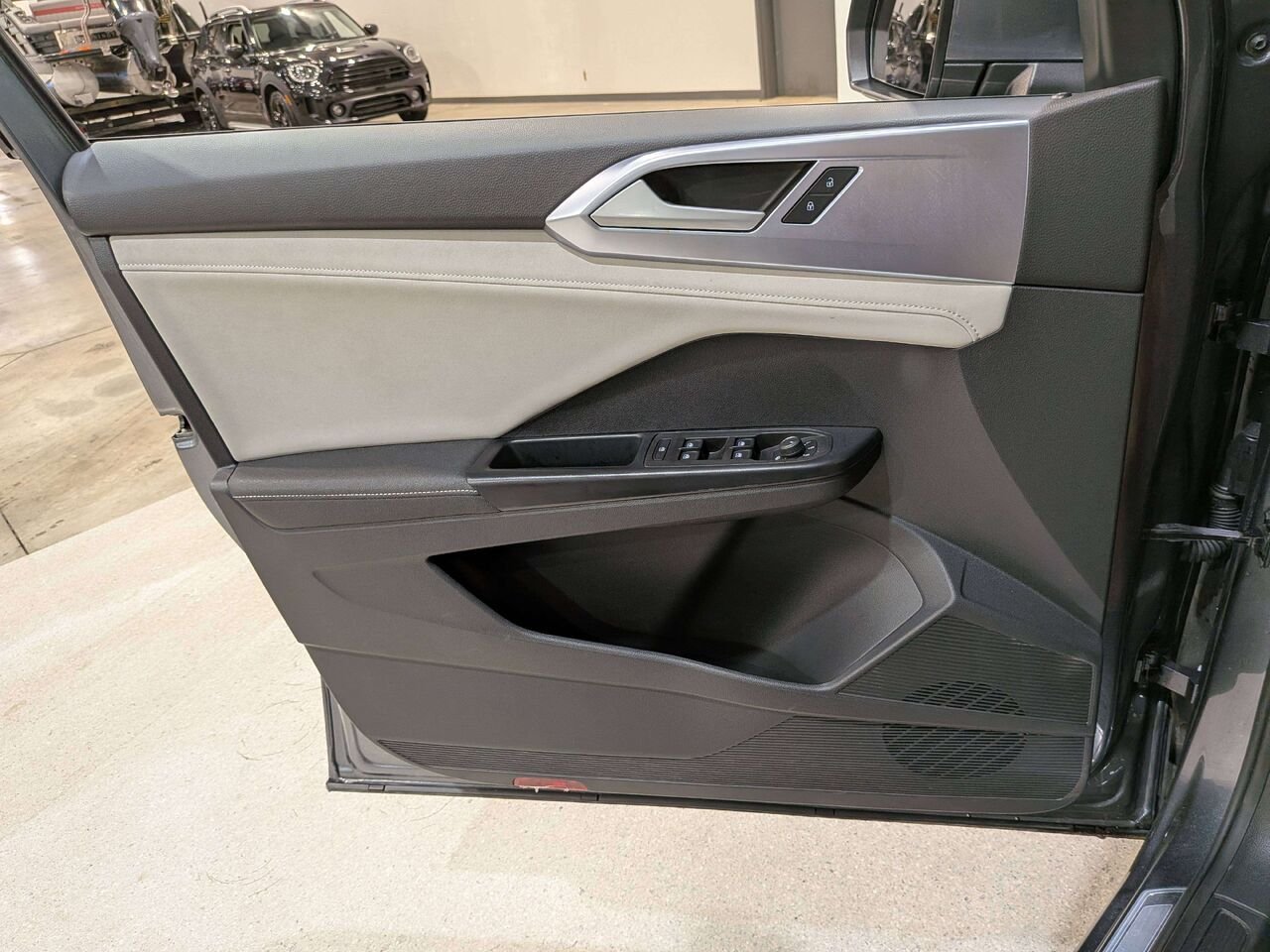 2025 Volkswagen Taos Comfortline 4MOTION Grey Val-David - photo #32