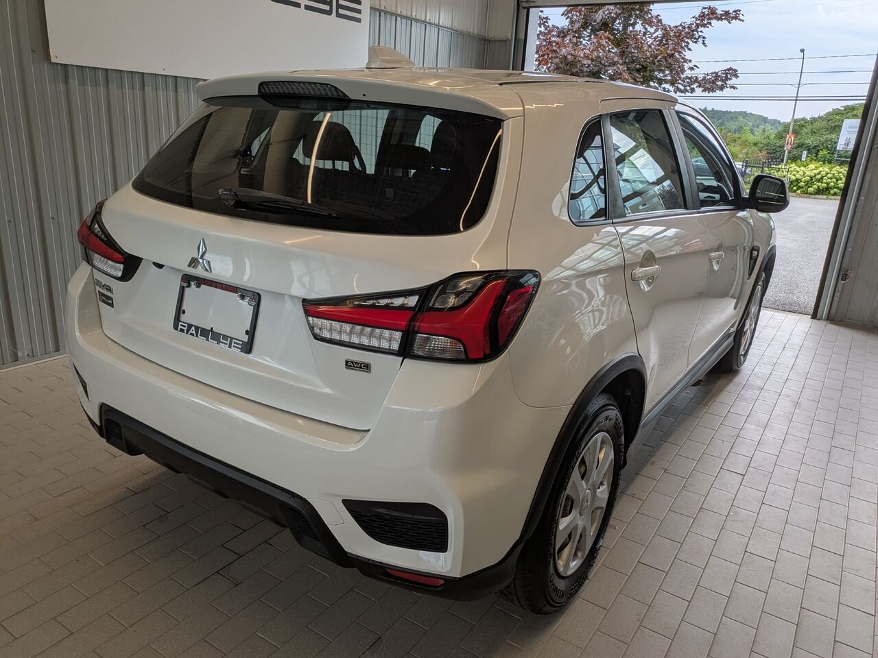 2021 Mitsubishi RVR White Gatineau - photo #17