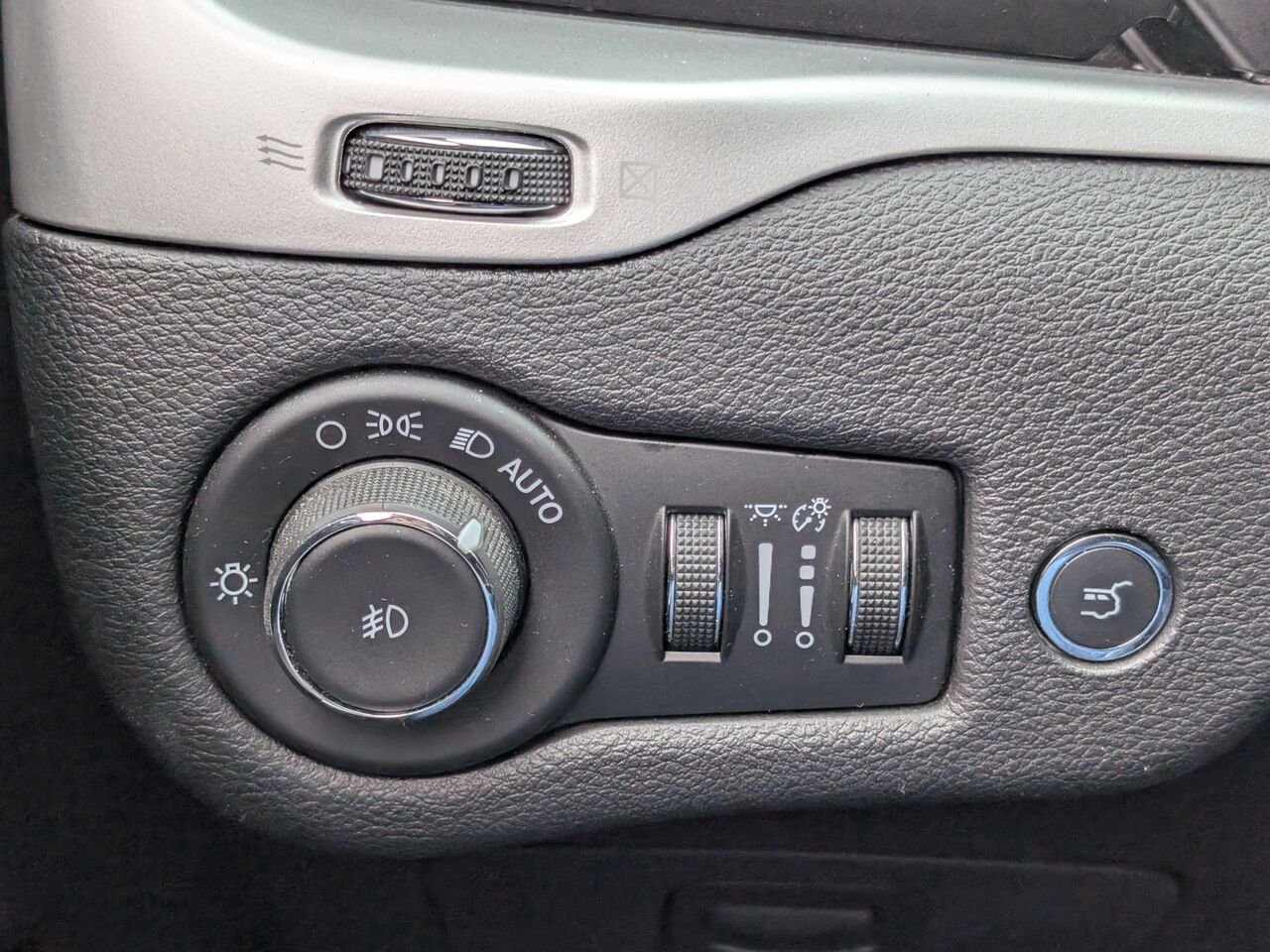 Jeep Cherokee Trailhawk/SIÈGES CHAUFFANTS ET VENTILLÉS/VOLANT CHAUFFANT/AC BIZONE 2017 Rouge Sherbrooke - photo #12
