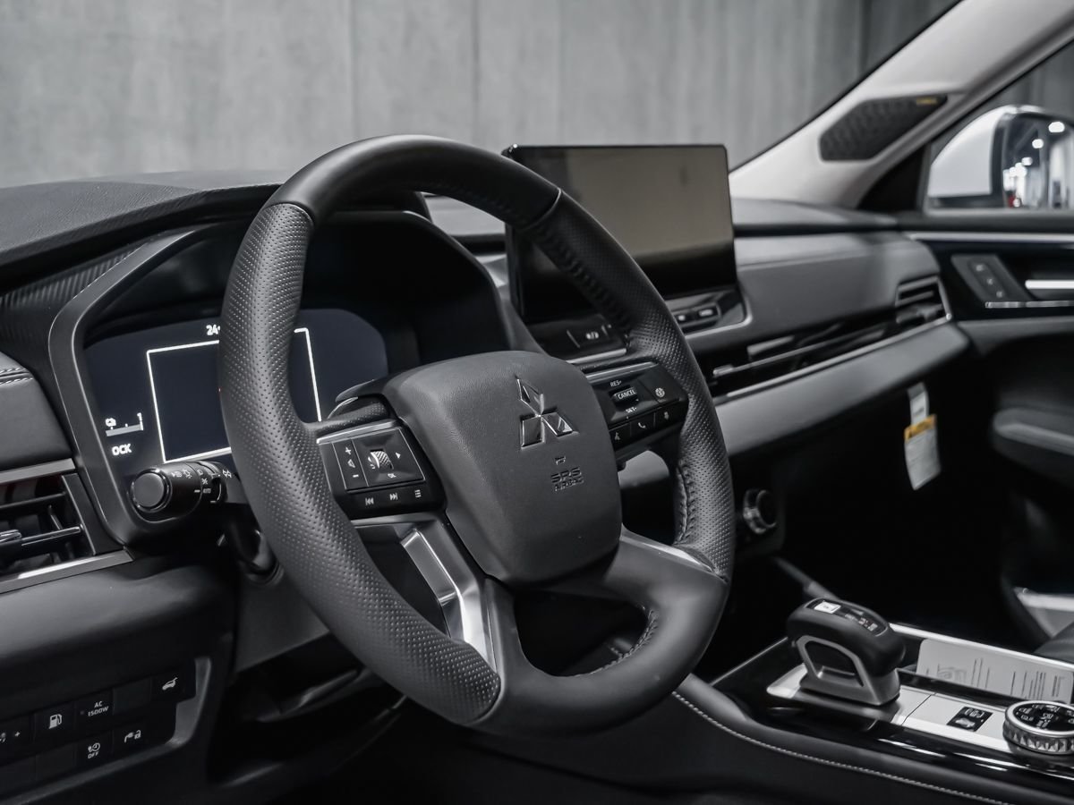 Mitsubishi Outlander PHEV GT 2026 Fini taillé diamant Blanc de qualité supérieure Montréal - photo #12