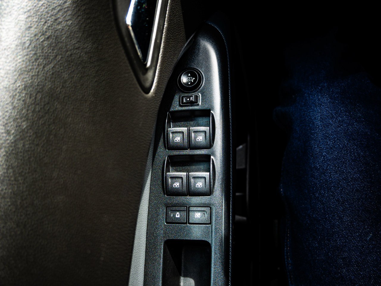 2021 Chevrolet Colorado 4WD Crew Cab 128 Z71 Blue Sherwood Park - photo #17