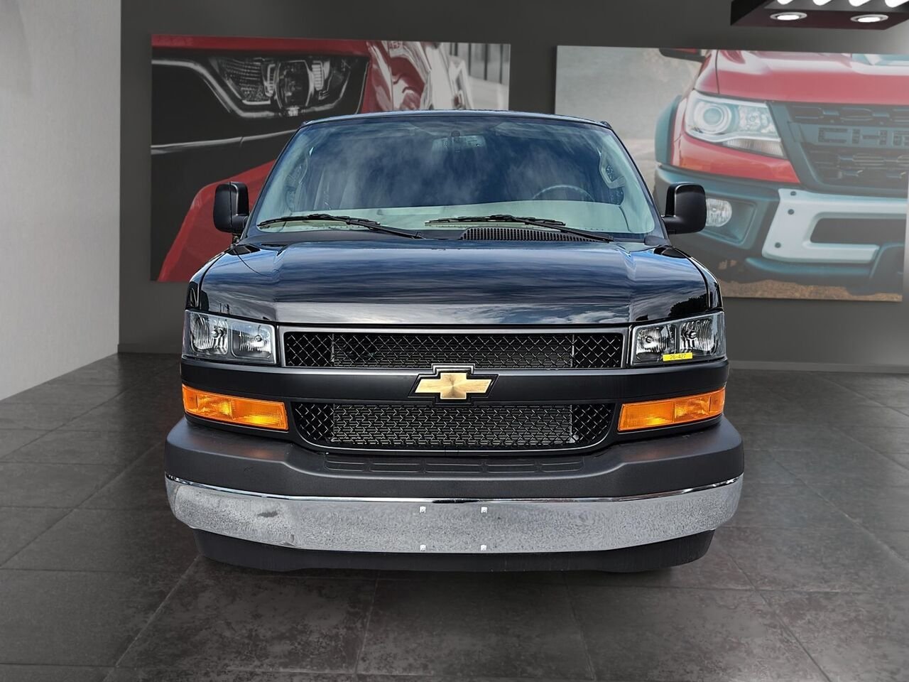 Chevrolet Fourgonnette Express utilitaire Traction arrière 2500 155 po 2026 NOIR Saint-Hyacinthe - photo #1