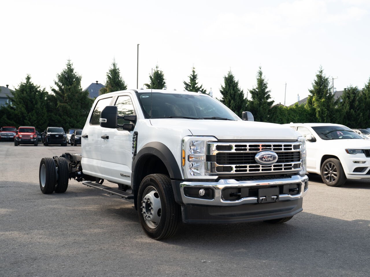 2024 Ford Super Duty F-550 DRW XL 4WD Crew Cab 203" WB 84" CA White Kirkland - photo #2