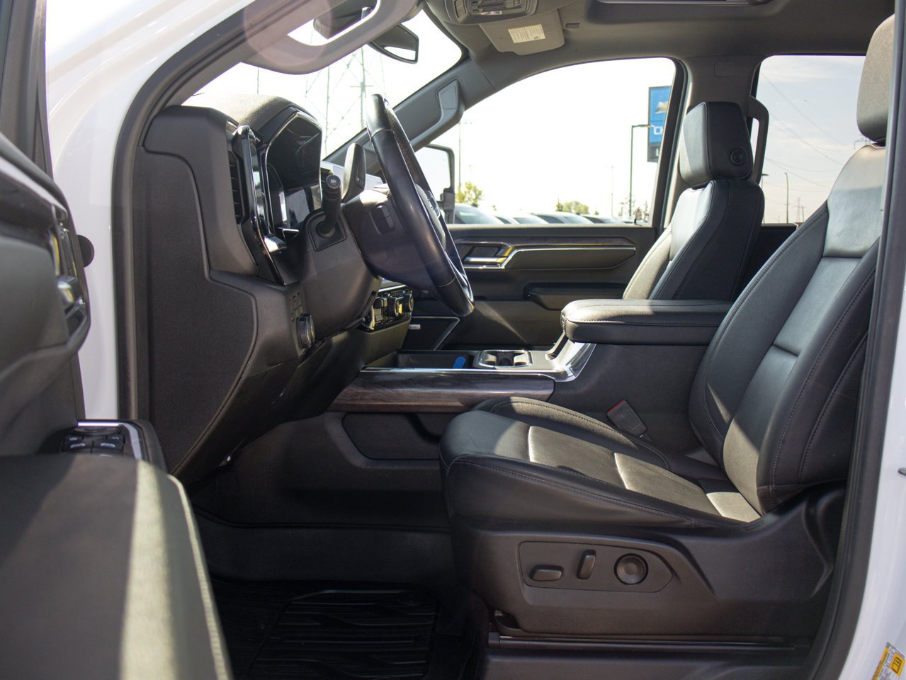 2024 Chevrolet Silverado 2500HD 4WD Crew Cab 159 LTZ White Sherwood Park - photo #17