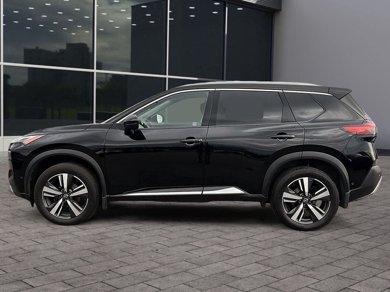 Nissan Rogue PLATINE 2023 Noir Québec - photo #4