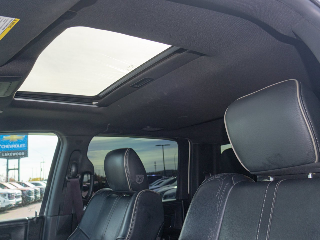 2018 Ram 1500 Limited 4x4 Crew Cab 5'7 Box *Ltd Avail* White Sherwood Park - photo #19